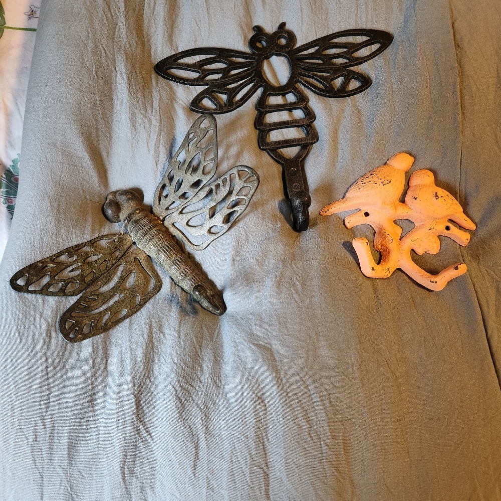 3 Decorative wall hooks 2 Dragonflys and Birds